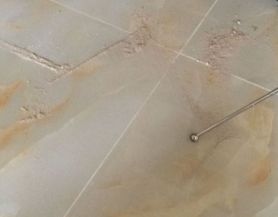 贡嘎瓷砖空鼓维修公司分享粘合剂选择不当在瓷砖铺贴过程中可能导致以下问题