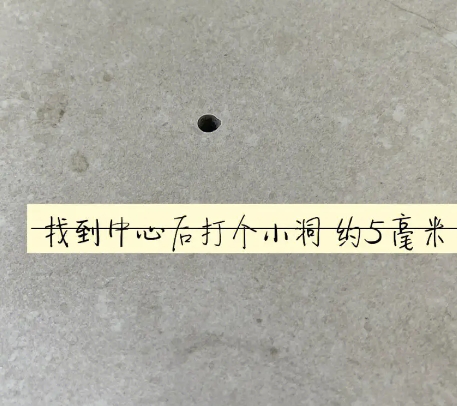贡嘎瓷砖空鼓维修公司专业解答在瓷砖铺贴过程中，如果砂料搅拌不均匀，将会带来以下问题