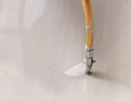 贡嘎瓷砖空鼓维修公司专业解答在瓷砖铺贴过程中，如果使用的砂料过粗（如全部使用了粗砂），可能会导致以下问题